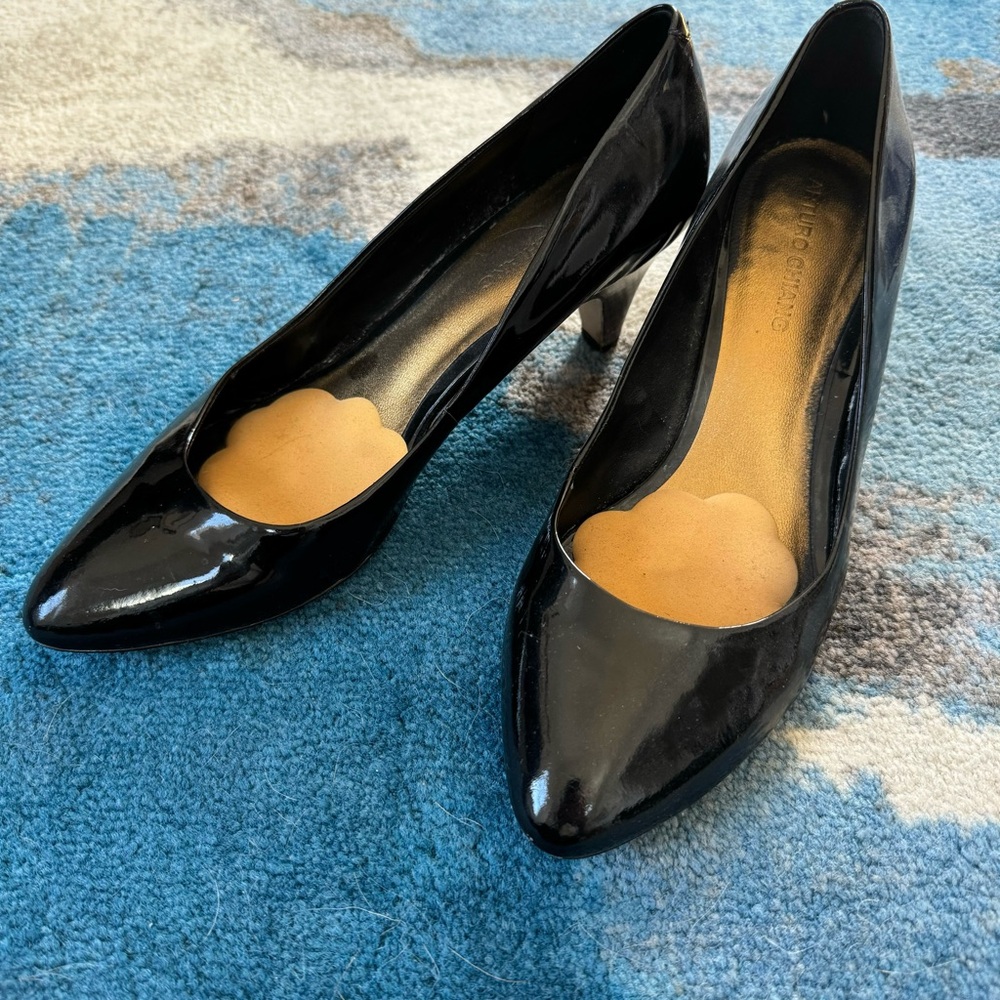 Arturo Chang black pump with ombre heel.